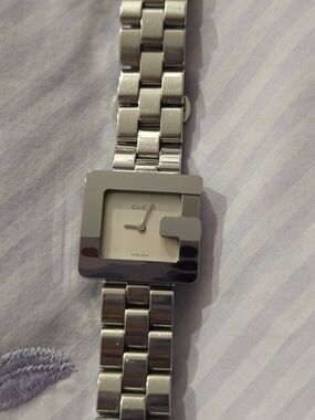 Gucci 3600L Ladies Silver Stainless Steel Square G-Frame Bracelet Watch